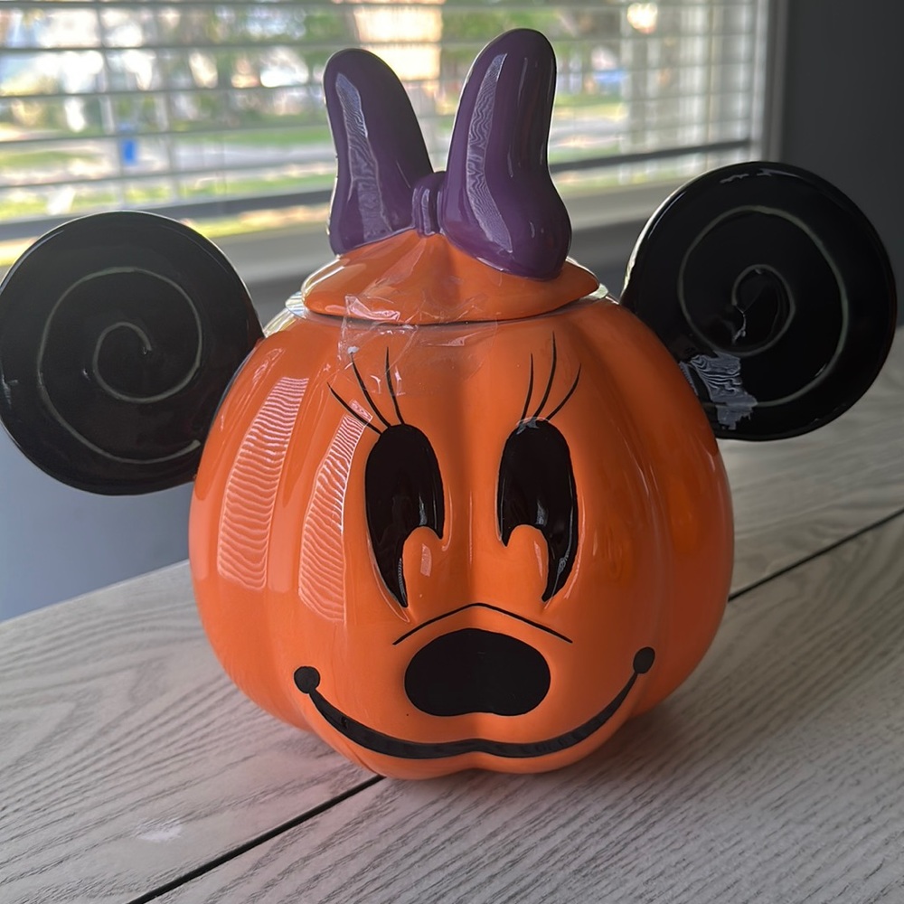 Disney Halloween Minnie Mouse orange pumpkin cookie jar!